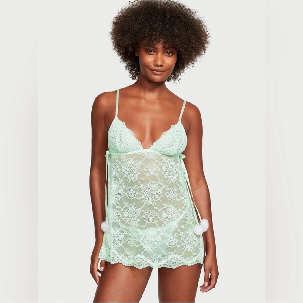 NWT Victoria's Secret Very Sexy Flyaway Lace
Babydoll Set